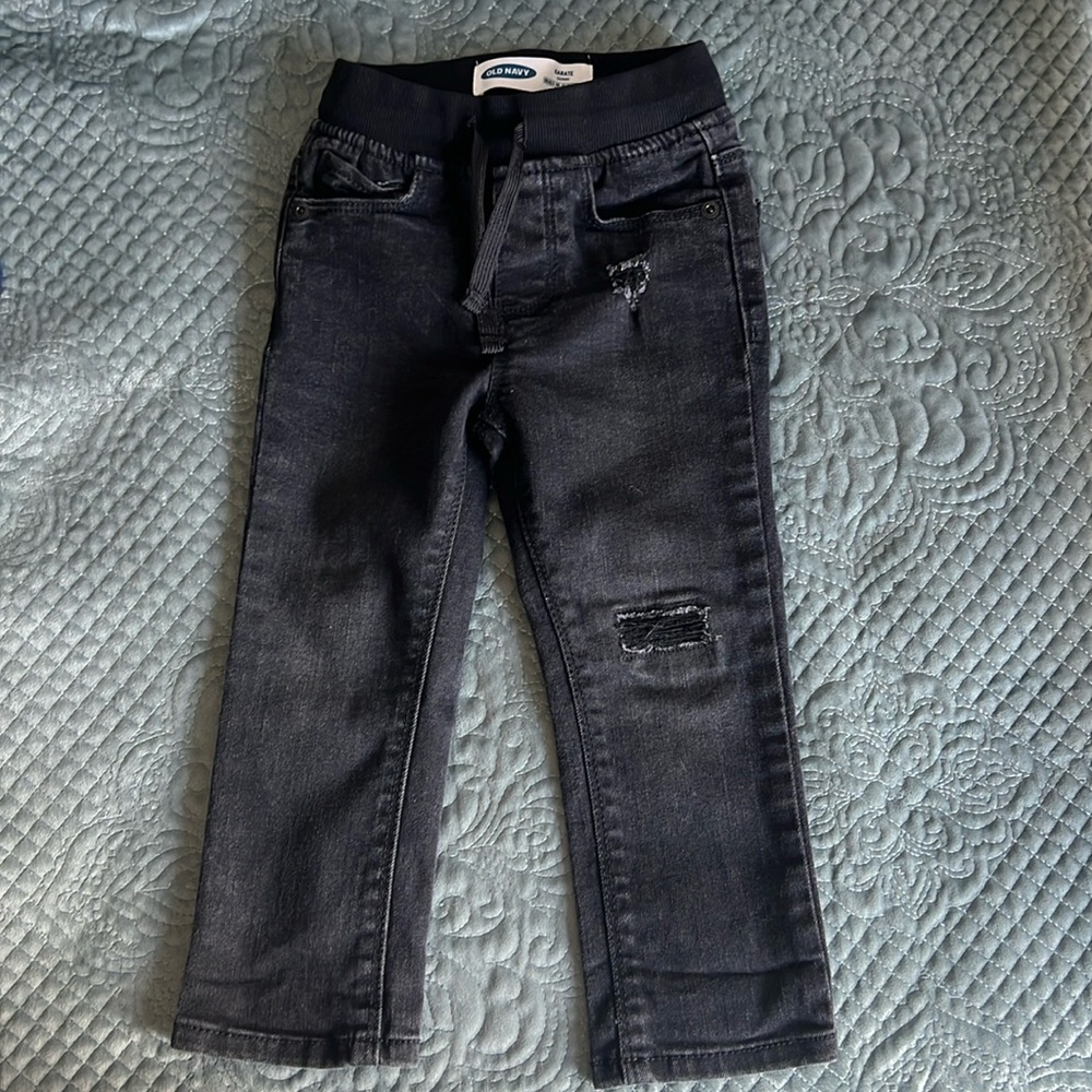 Old Navy black karate skinny jeans with drawstring. Boy, size 2T.